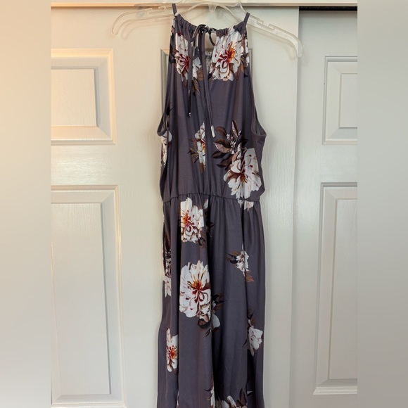 Floral knee length halter dress - Picture 2 of 3